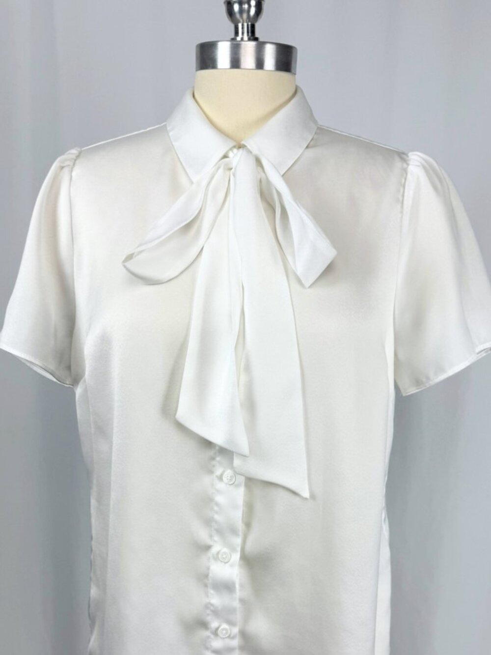 Contemporaine by Simons Ivory Tie-Neck Short Sleeve Satin Blouse S